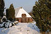 Schafstall in Schnee Sonnenschein um Wacholderbume Romantik Winterlandschaft Naturbild