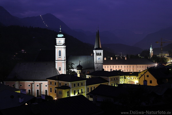 Nachtfoto Berchtesgaden Bergstadt in Alpenkulisse Kirchen Trme Nachtromantik