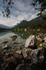 914051_Hintersee Seenlandschaft Naturbild Ramsauer Alpenseeufer Steine im Wasser Fotografie mit Spiegelung