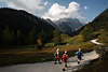 913416_Klausbachtal Alpen Wanderweg 3-Frauen Naturbild Nationalpark Berchtesgaden