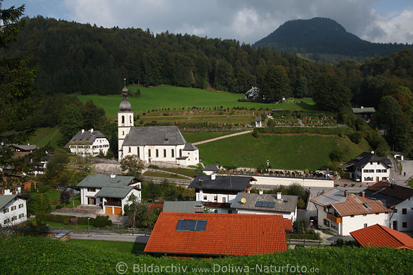 Bergdorf Ramsau Naturidylle Fotopanorama mit Kirche Pensionen