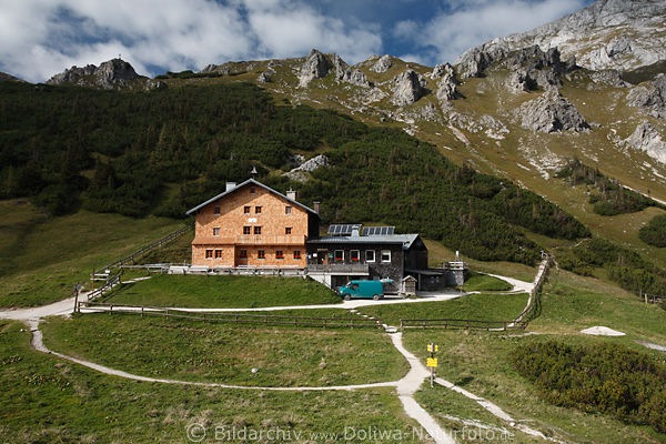 Torrener Joch Alpenlandschaft Naturbild mit Jausenstation in Bergpanorama