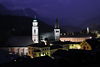 Nachtfoto Berchtesgaden Bergstadt in Alpenkulisse Kirchen Türme Nachtromantik