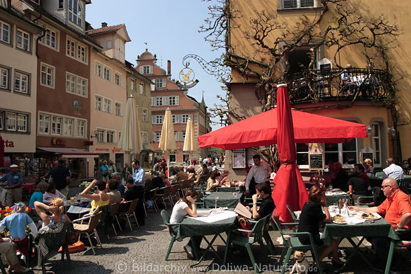 Lindau Altstadtcaf Maximilianstrasse Ecke Brstergasse Touristen Tische im Freien Urlaubsidyll