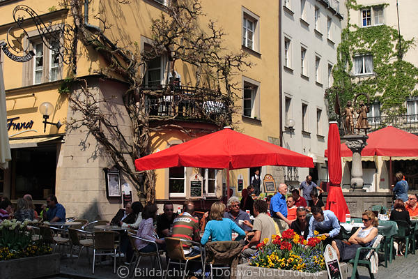 Strassencaf Lindauer Altstadt Brstergasse Ecke Maximilianstrae Restaurant Besucher im Freien