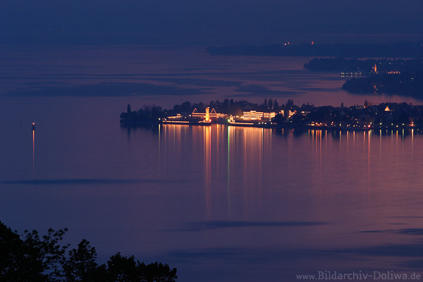 Nachtfoto Bodensee Wasserlandschaft Lindau-Inselblick Nachtlichter Spiegelung lila-blau Stimmung