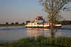 Elbufer-Fähre Darchau Fluss-Überfahrt Auto-Passagiere Wasser-Transport Schiffsreise Fotos