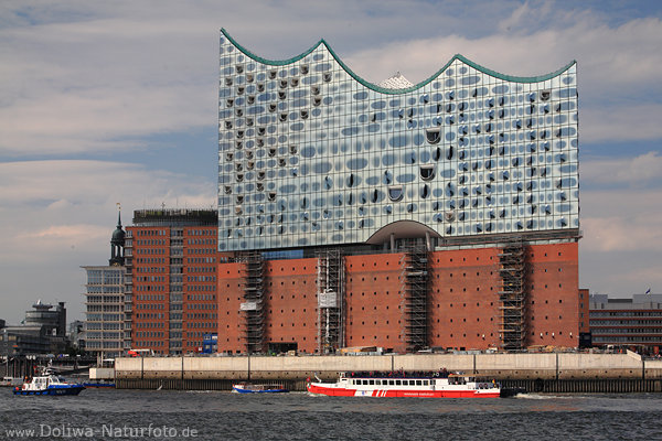 Elbphilharmonie Hamburg Musik-Konzerthaus auf Kaispeicher Bauwerk moderne Architektur an der Elbe