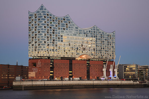 Elbphilharmonie Hamburg Musik-Konzerthaus auf Kaispeicher Bauwerk moderne Architektur vor Eröffnung