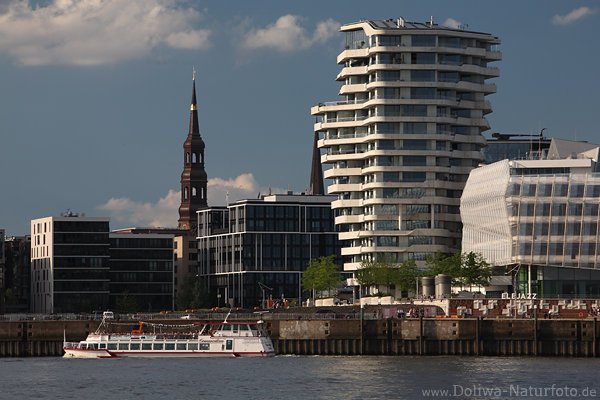 Hamburg Strandkaitrme HafenCity Architektur am Elbwasser
