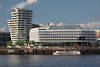 Unilever-Hamburg Glasarchitektur am Strandkai Elbwasser neben MarcoPoloTurm HafenCity