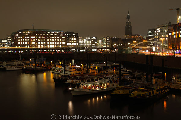 Kajen Port Boote Baumwall City Nachtlichter Hamburger Binnenhafen