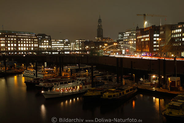 Binnenhafen Hamburger City Nachtlichter Wasserschiffe Port Panorama Kajen Michel Blick