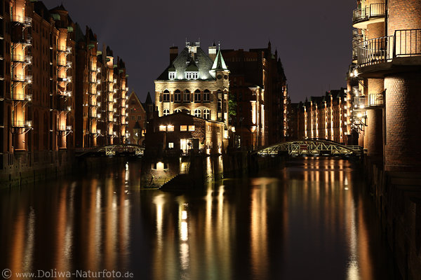 Speicherstadt Hamburg Nachtlichter historischer Freihafen mit Wasserschloss Fleet Brcken