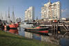 Museumshafen Panorama Foto Bremerhaven historische Schiffe Wasser U-Boot vor Hochhäuser