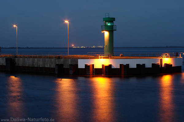 Büsum Hafenmole Leuchtturm Laternen Nachtlichter in Meldorfer Bucht Nordsee-Landschaft