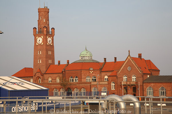 Steubenhft Cuxhaven Amerikahafen rotes Backsteinbau Turm mit Uhr ber Hapag-Hallen