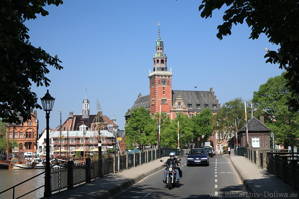 Leer Leda-Brcke Altstadt Rathaus-Blick Schiffe Museumshafen Bild