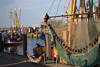 Krabbenkutter Port Neuharlingersiel Foto Netze Schiffe am Meer Nordseeküste Reise Bild