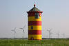 802638_Pilsumer Leuchtturm, Windradmaste, Nordsee Deich, Meerküste Binnenland Panorama Foto
