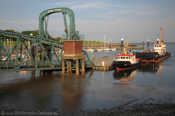 Nassaubrcke Wilhelmshaven Port historische Pontonbrcke Foto Jadebusen Schiffsanleger