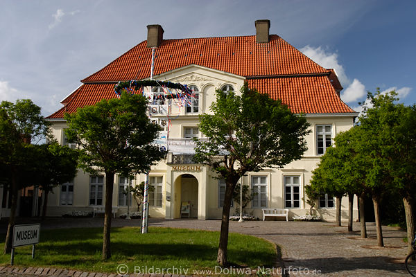 Kreismuseum Pln Kunsthaus mit Ausstellung Thor Heyerdahl