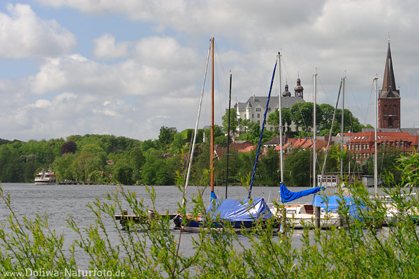 Pln Groer See Wasserblick vom Hafen Segelboote Anleger vor Schloss Kirchturm