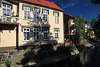 Preetz Stadtarchitektur Huser Balkon Fenster in Sonne am Wasserkanal