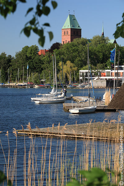 Ratzeburger See Wasserufer Boote Schilf grner Frhling