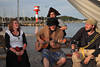 Piraten songs bei Gitarreklang singen in Strandzelt