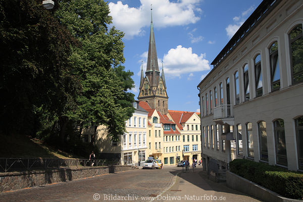 Nikolaikirche Reutergang Foto Flensburger Altstadt Gasse Spaziergang durch City-Landschaft Bild