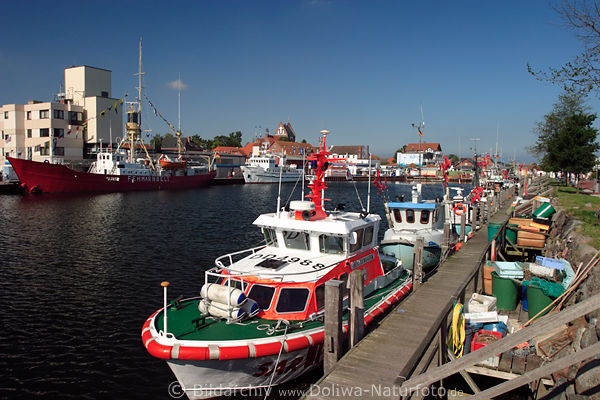 Heiligenhafen Schiffe Fischereiboote Ostsee-Port maritime Hafenlandschaft