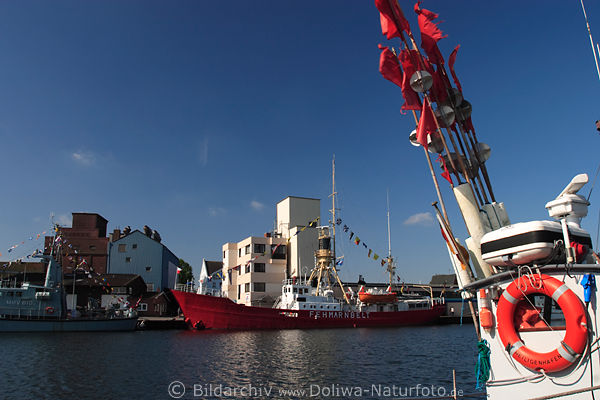 Schiff Fehmarnbelt in Heiligenhafen Port Wasserlandschaft Kutterflaggen