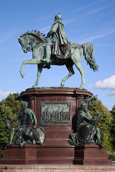 Reiterstatue Groherzog Friedrich Franz II zu Perd Denkmal vom Bildhauer Ludwig Brunow