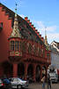 Freiburg historisches Kaufhaus in Rot Münsterplatz Architektur Foto