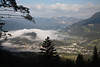 915340_Alpenstadt Berchtesgaden Markttal in Nebelschwaden Naturfoto am Fue der Berge