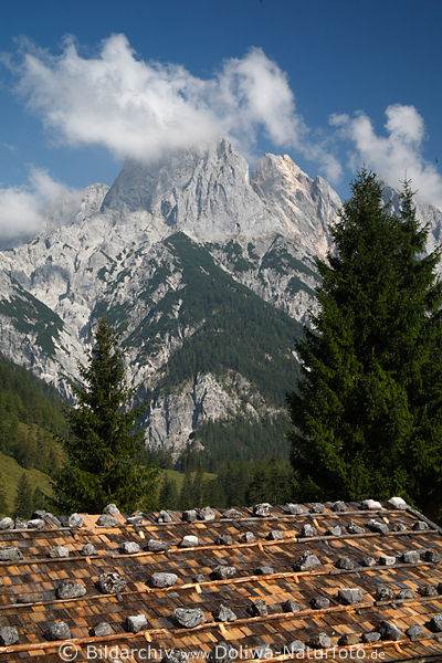 Gipfelblick zu Reiteralpe Bindalm-Httendach unter Wolken