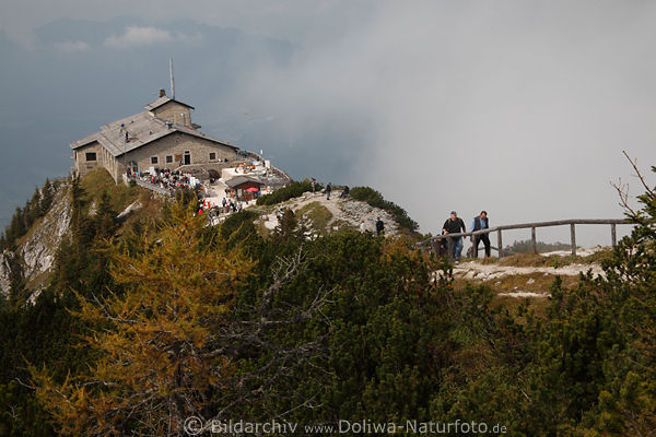 Obersalzberg Berggaststtte Kehlsteinhaus Wanderer Weg in Wolken
