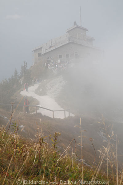Kehlstein Berghtte im Wolkennebel neblige Stimmung am Gipfel