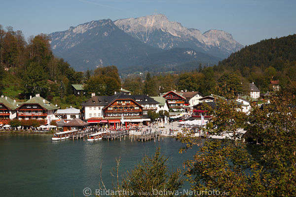 Knigssee-Dorf Hafen Gasthuser am Wasser Schiffanlegestelle in Bergpanorama