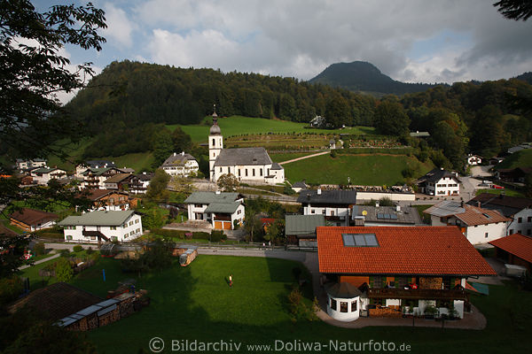 Bergdorf Ramsau Panorama Grnwiese Landschaft Wald Naturidylle Wohnhuser Dorfkirche
