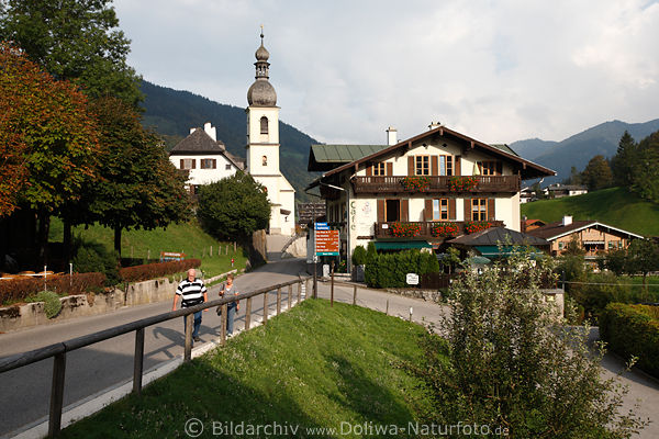 Ramsau idyllisches Bergdorf Zentrum Blick Caf Brandner berhmte Kirche St. Sebastian