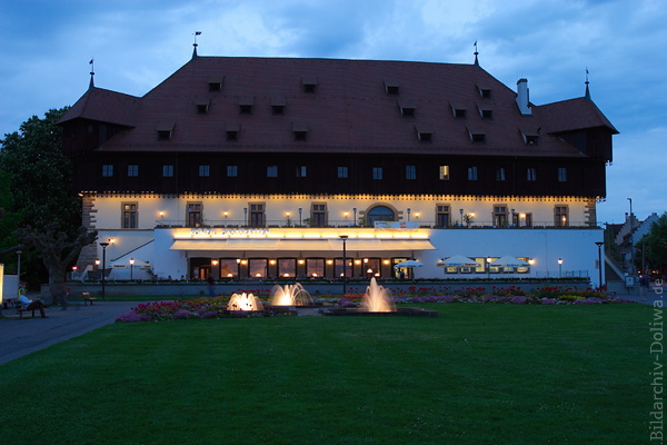 Konstanz Konzil Nachtlichter am Bodensee historischer Steinbau Fontnen