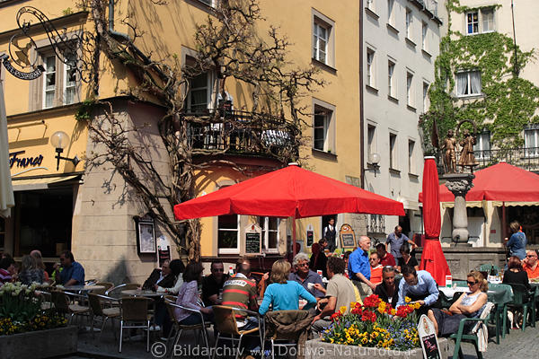 Strassencaf Lindauer Altstadt Brstergasse Ecke Maximilianstrae Restaurant Besucher im Freien