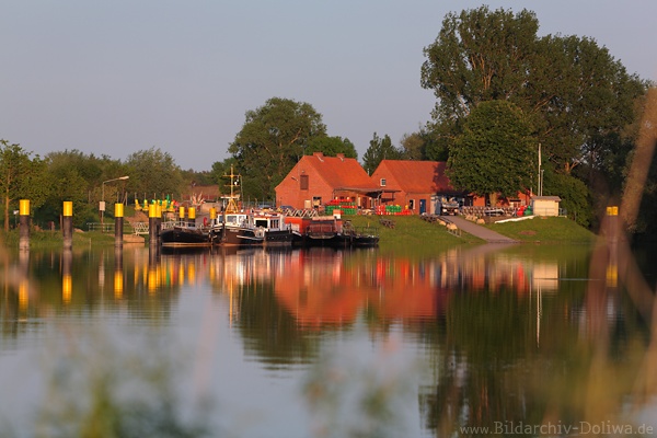 Port Bleckede Schiffe Barken Kutter Wasseridylle Abendlicht-Stimmung
