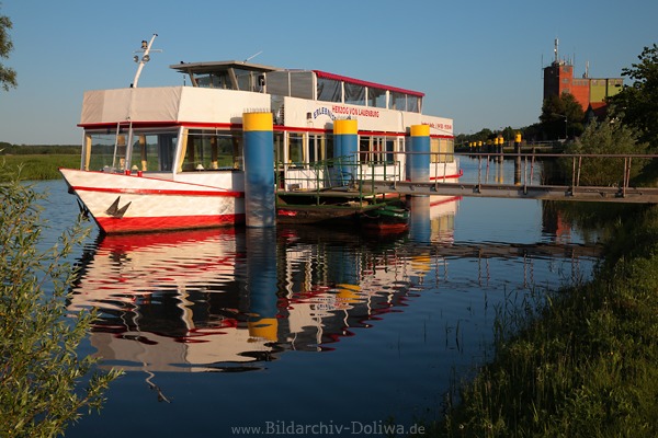 Schiffbild Bleckede Elbanleger Fluufer Foto mit Hezog von Lauenburg in Elbwasser