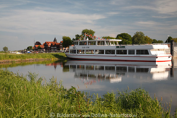 Elbschiff Elbe-Star Fhre in Hitzacker Wasserbecken Flusslandschaft