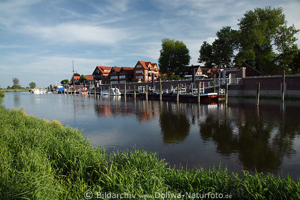 Hochwasserwall Hitzacker Schutzmauer Elbe Flulandschaft Stadt