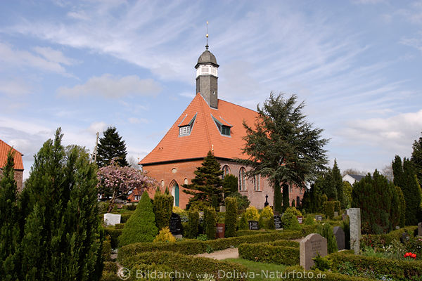 Trinitatiskirche in Langenbrook bei Kollmar am Elbnordufer