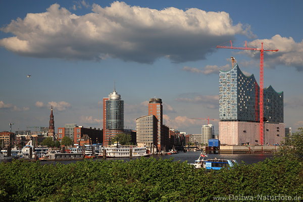 Elbufer-Skyline Hamburg Hochtrme mit Elbphilharmonie unter Schnwetterwolke
